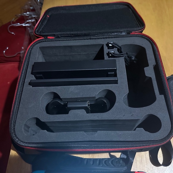 Like New, Nintendo Switch bundle, cases, Mariokart deluxe 8 game - Picture 2 of 8